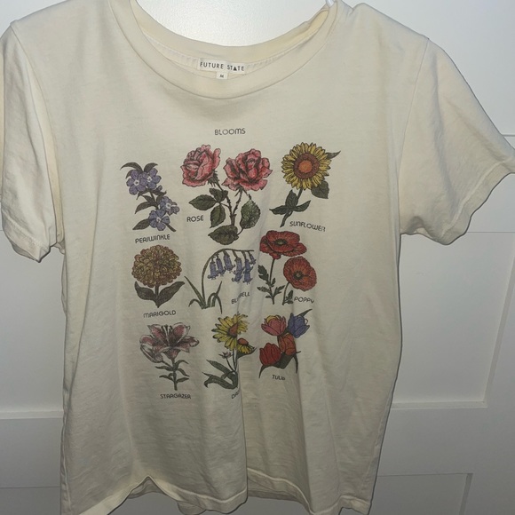 Urban Outfitters Graphic T - Picture 1 of 1